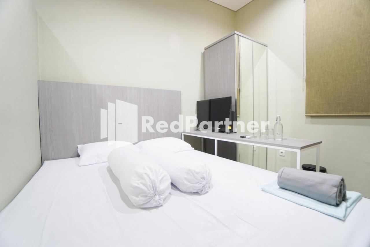 Tomang Gelong Guest House Syariah Mitra Reddoorz Yakarta Exterior foto