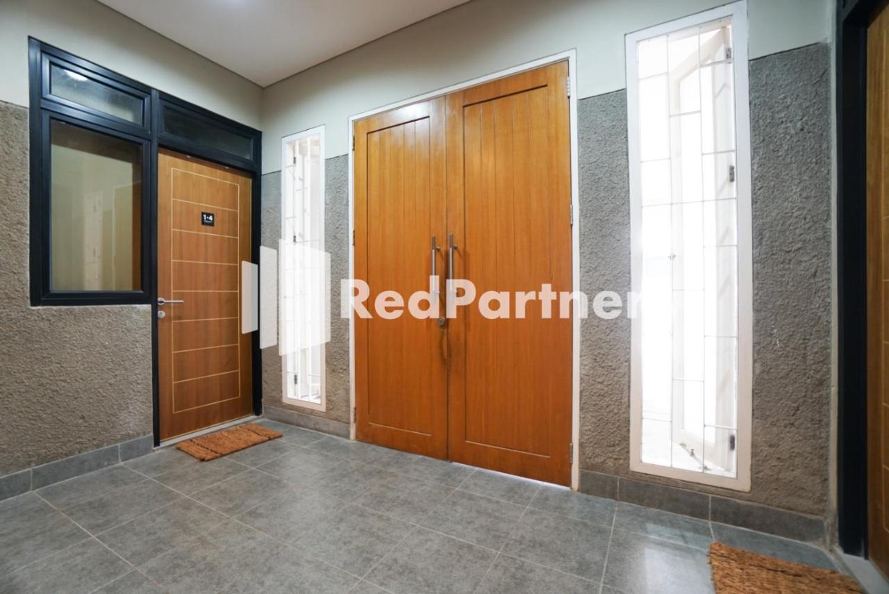 Tomang Gelong Guest House Syariah Mitra Reddoorz Yakarta Exterior foto