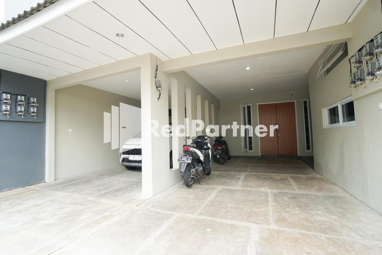 Tomang Gelong Guest House Syariah Mitra Reddoorz Yakarta Exterior foto