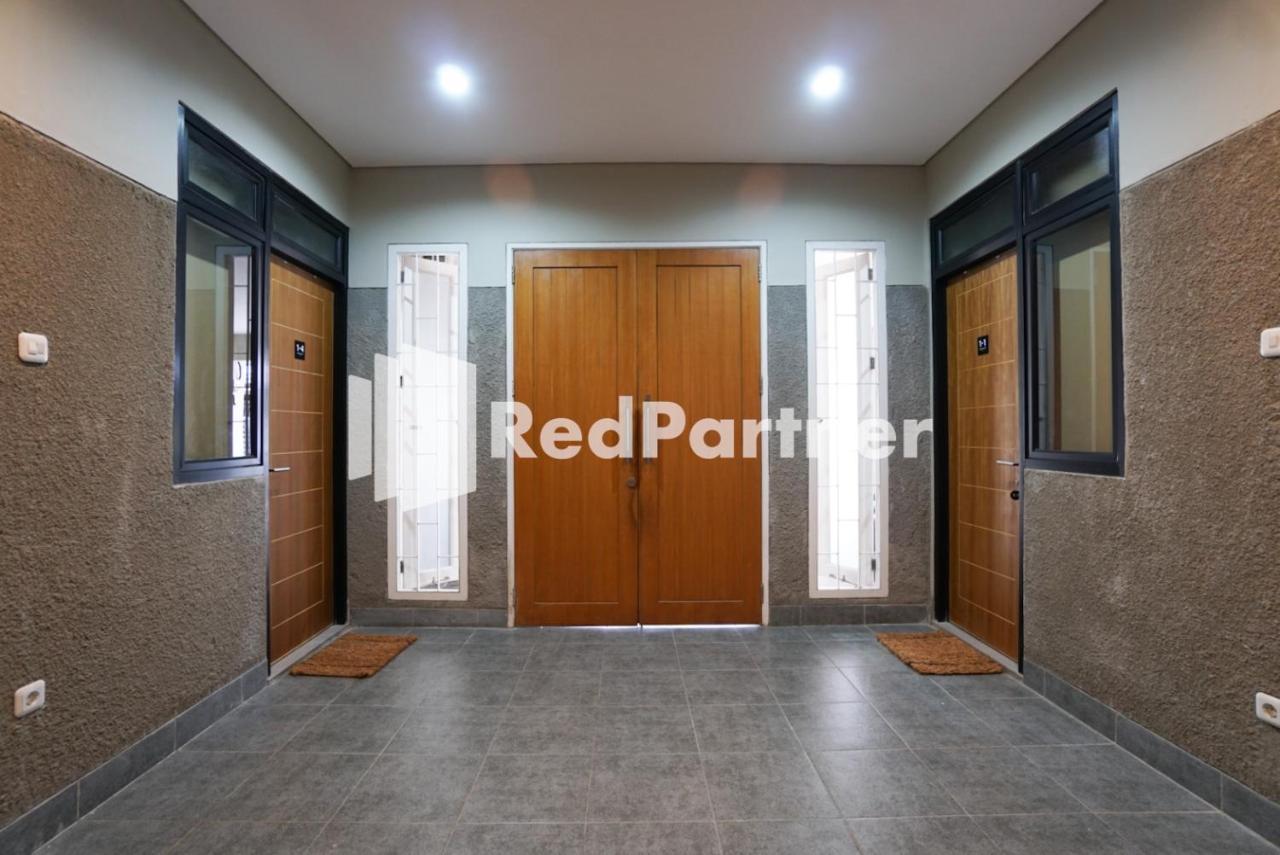 Tomang Gelong Guest House Syariah Mitra Reddoorz Yakarta Exterior foto