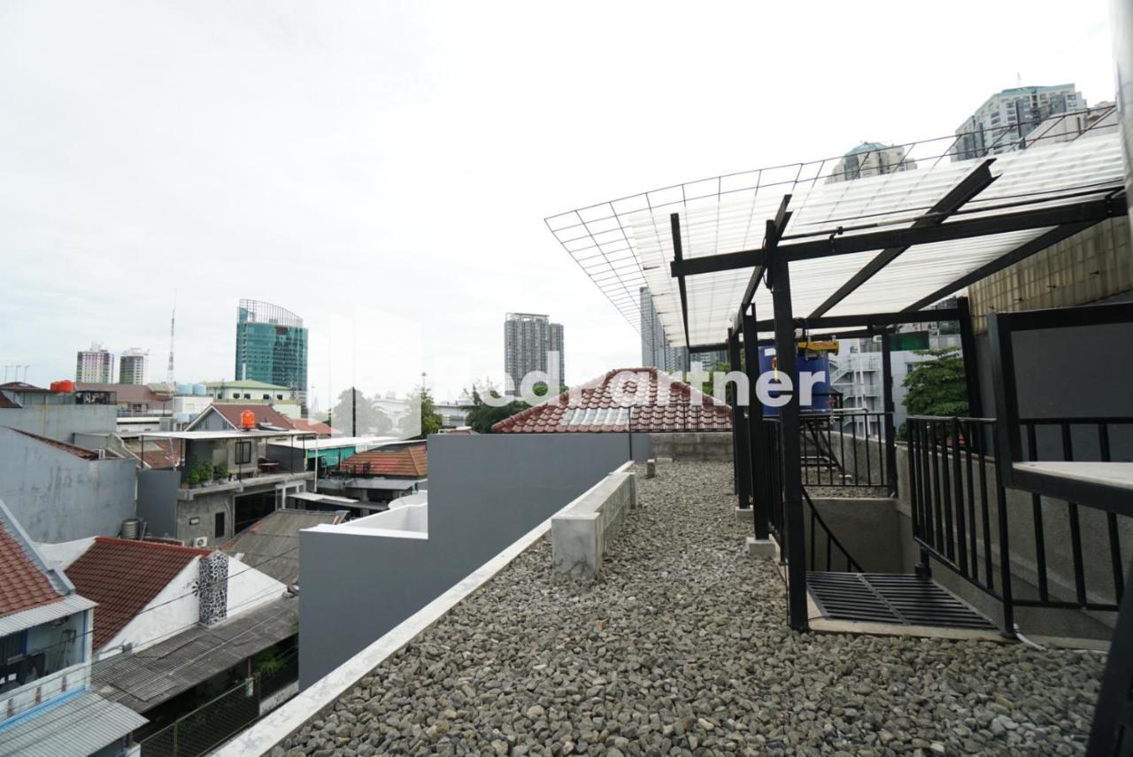 Tomang Gelong Guest House Syariah Mitra Reddoorz Yakarta Exterior foto