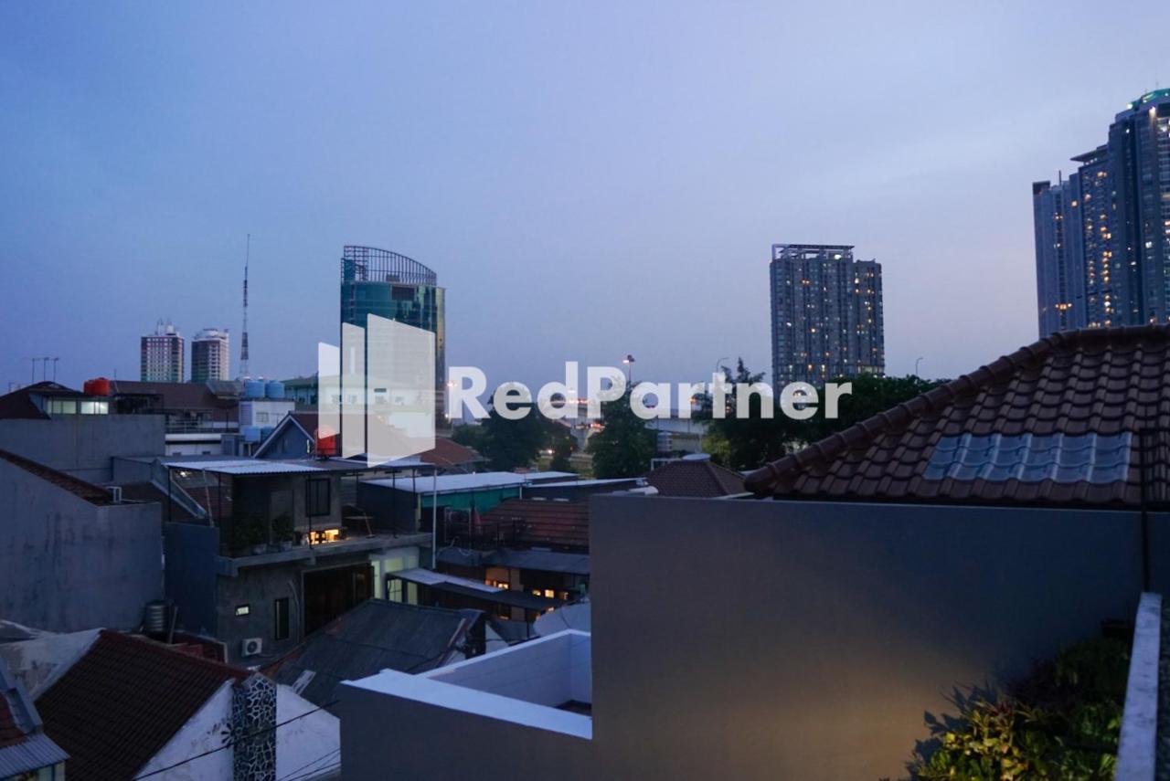 Tomang Gelong Guest House Syariah Mitra Reddoorz Yakarta Exterior foto